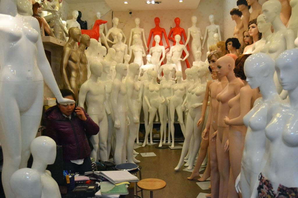 Random pictures of my walk from hotel to restaurant.